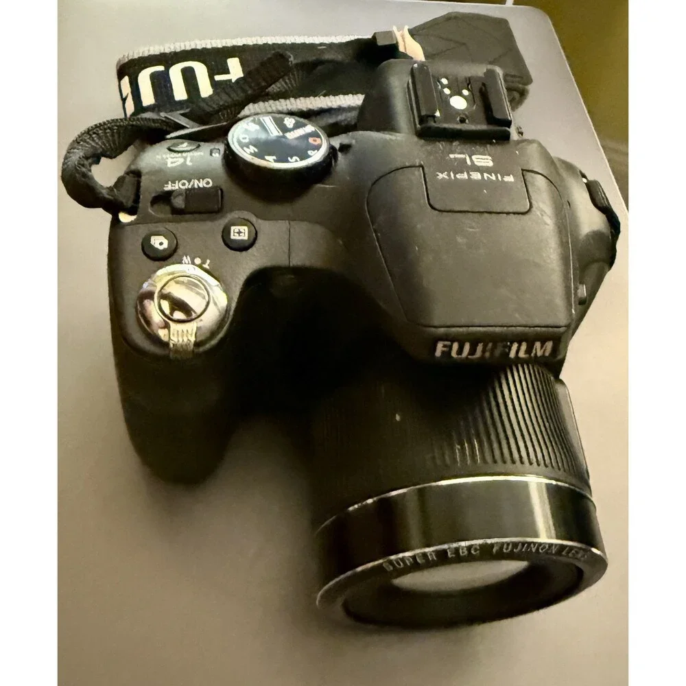 FUJIFILM FinePix SL300 14MP 30x Zoom Camera Tested Battery Charger SD Card